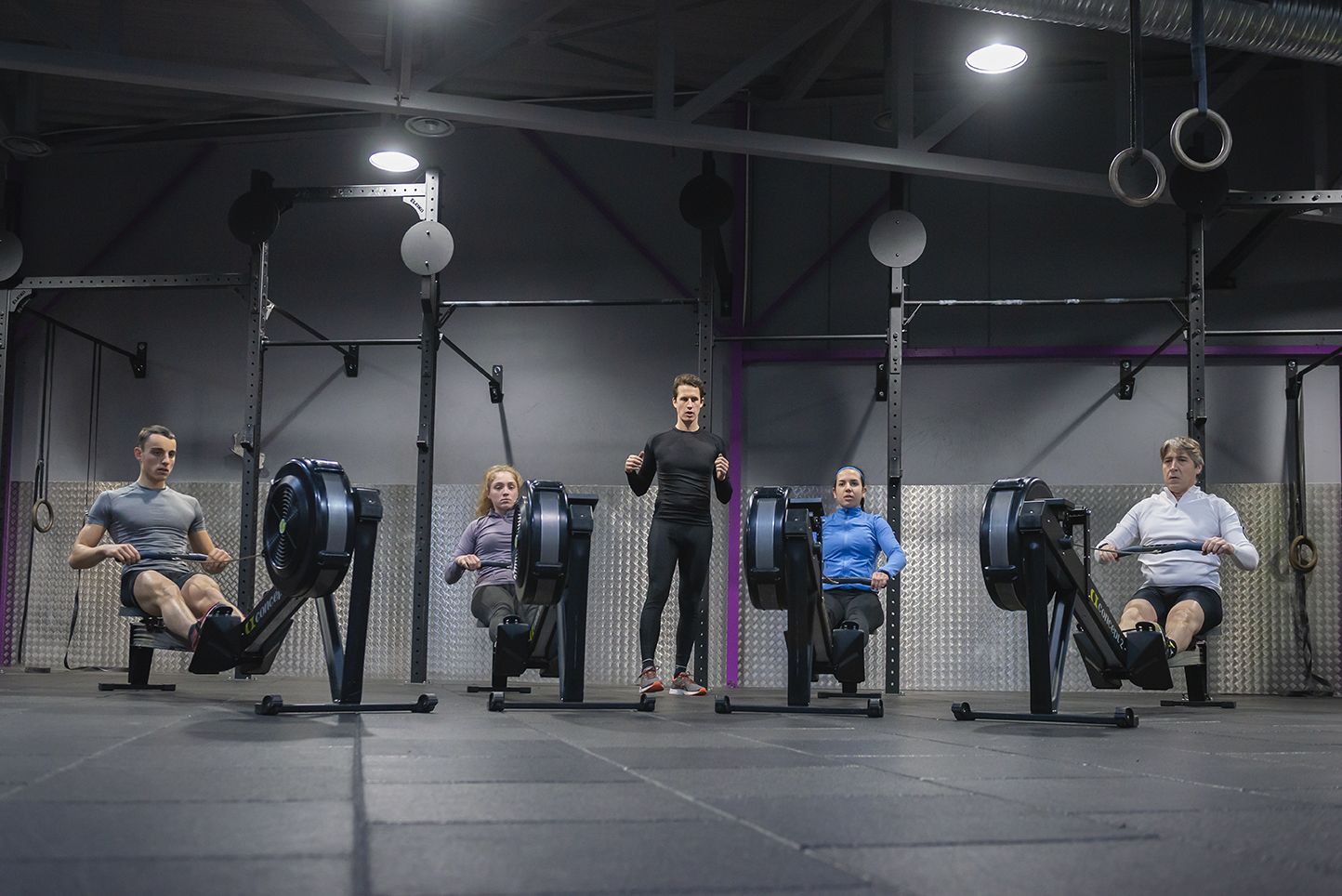Séance d'entraînement sur rameur